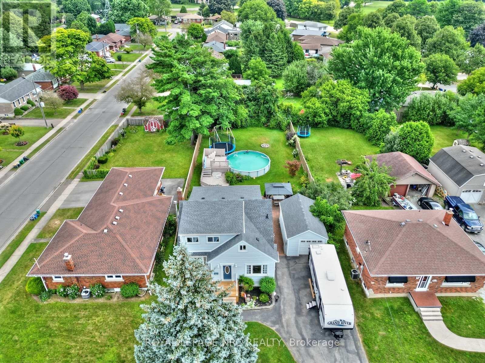 3318 Sinnicks Avenue, Niagara Falls, Ontario  L2J 2G3 - Photo 2 - X12157290