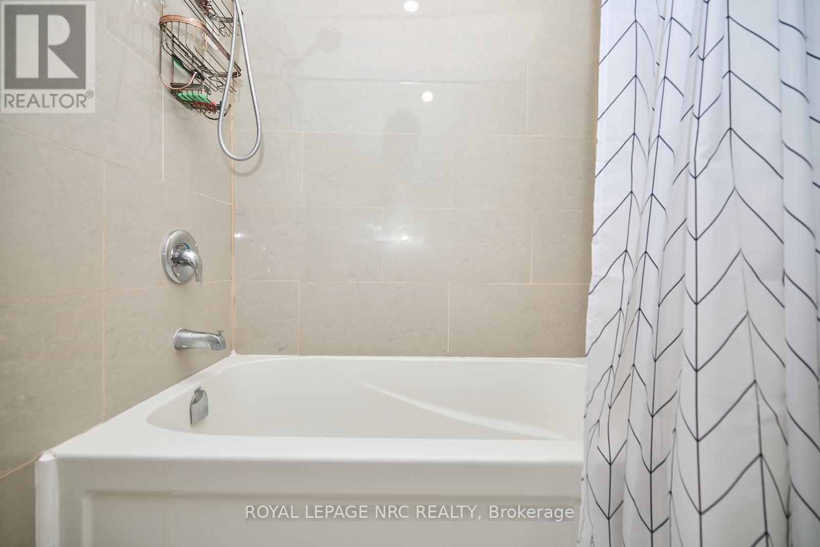 3318 Sinnicks Avenue, Niagara Falls, Ontario  L2J 2G3 - Photo 34 - X12157290