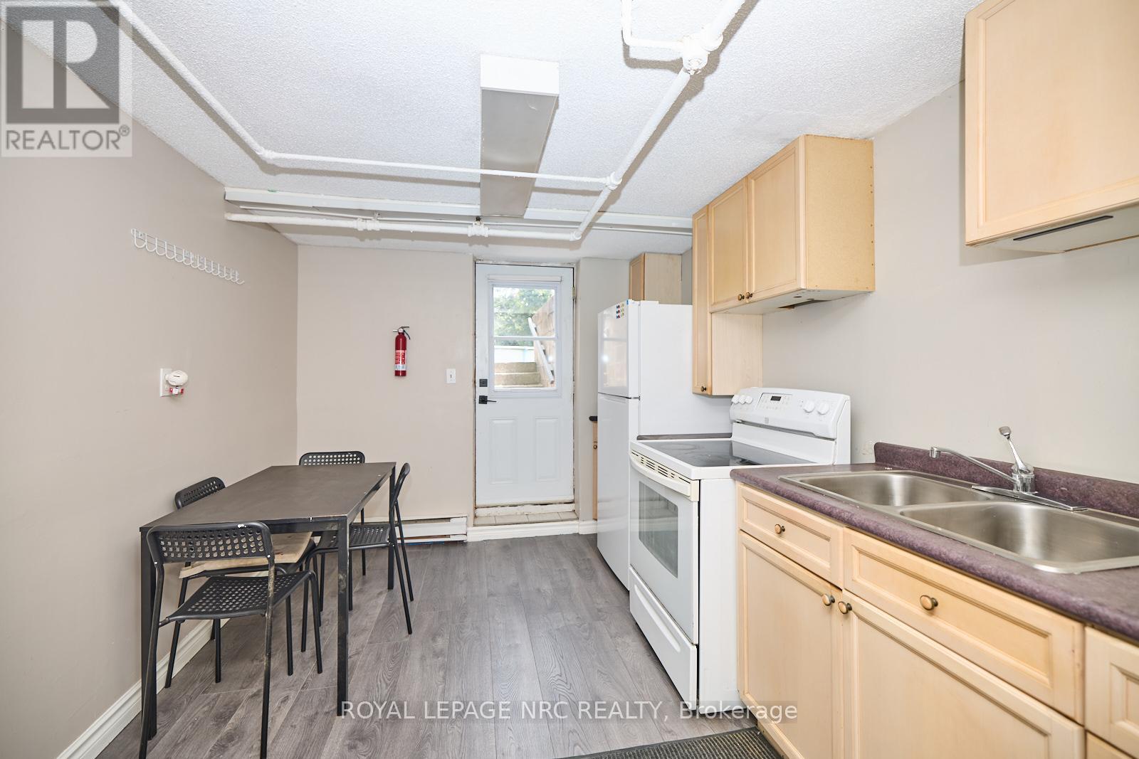 3318 Sinnicks Avenue, Niagara Falls, Ontario  L2J 2G3 - Photo 41 - X12157290
