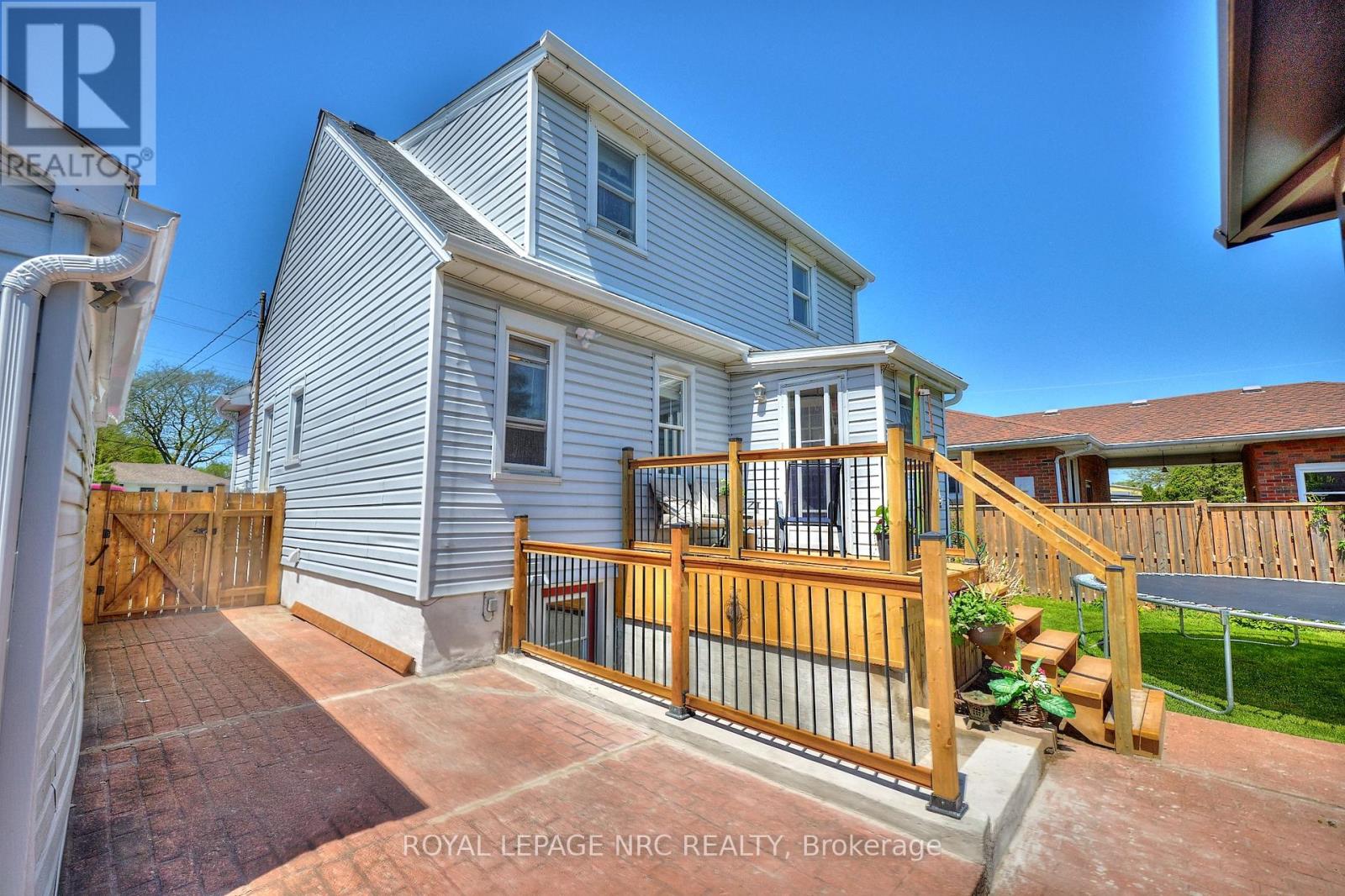 3318 Sinnicks Avenue, Niagara Falls, Ontario  L2J 2G3 - Photo 5 - X12157290