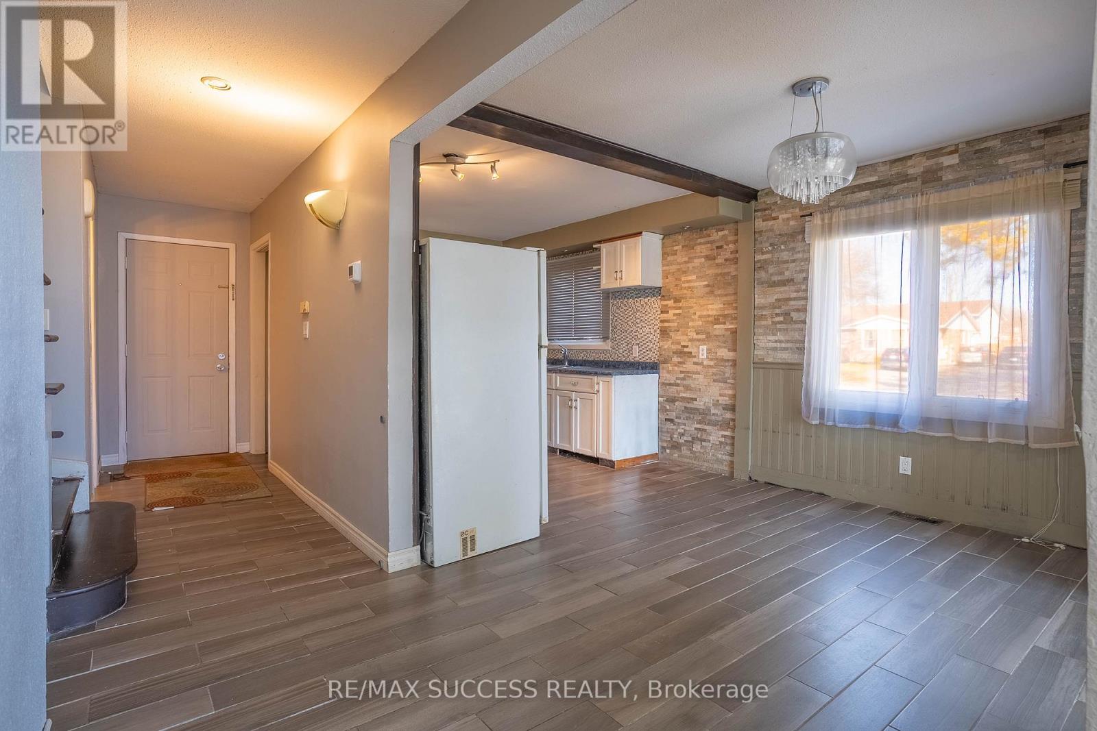 Property at 4 - 4230 MEADOWVALE DRIVE image 5