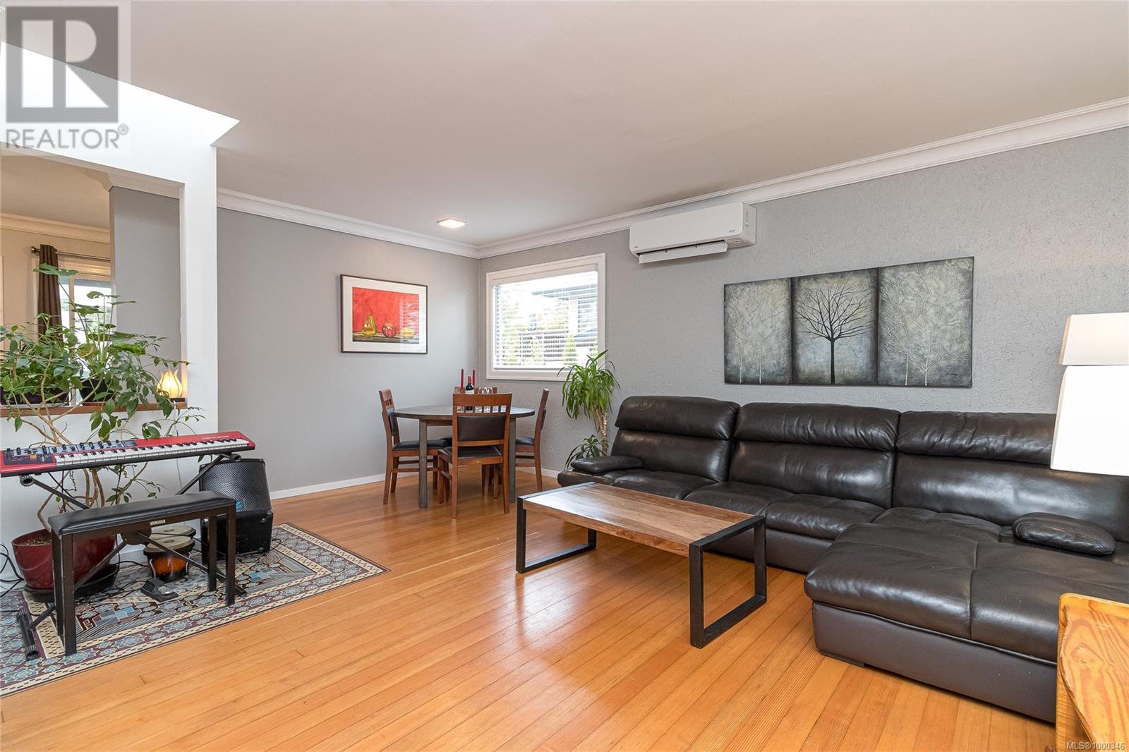 Property at 2636 Victor St image 5