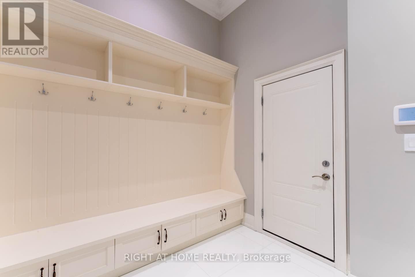 3 Claridge Drive, Richmond Hill, Ontario  L4C 6G8 - Photo 13 - N12157332