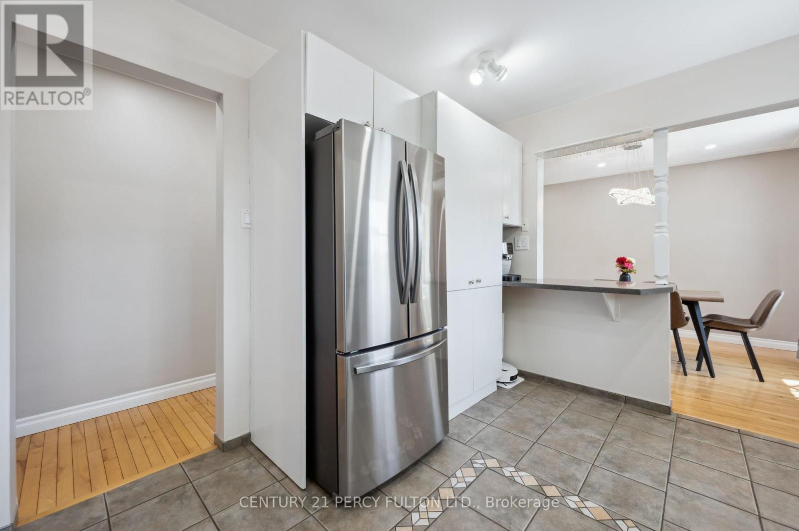 595 Northgate Avenue, Waterloo, Ontario  N2L 4R1 - Photo 12 - X12157331