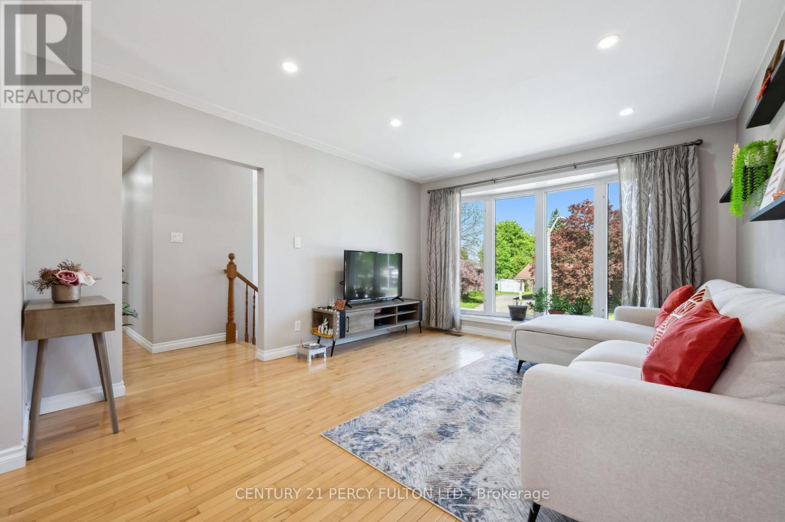 595 Northgate Avenue, Waterloo, Ontario  N2L 4R1 - Photo 5 - X12157331