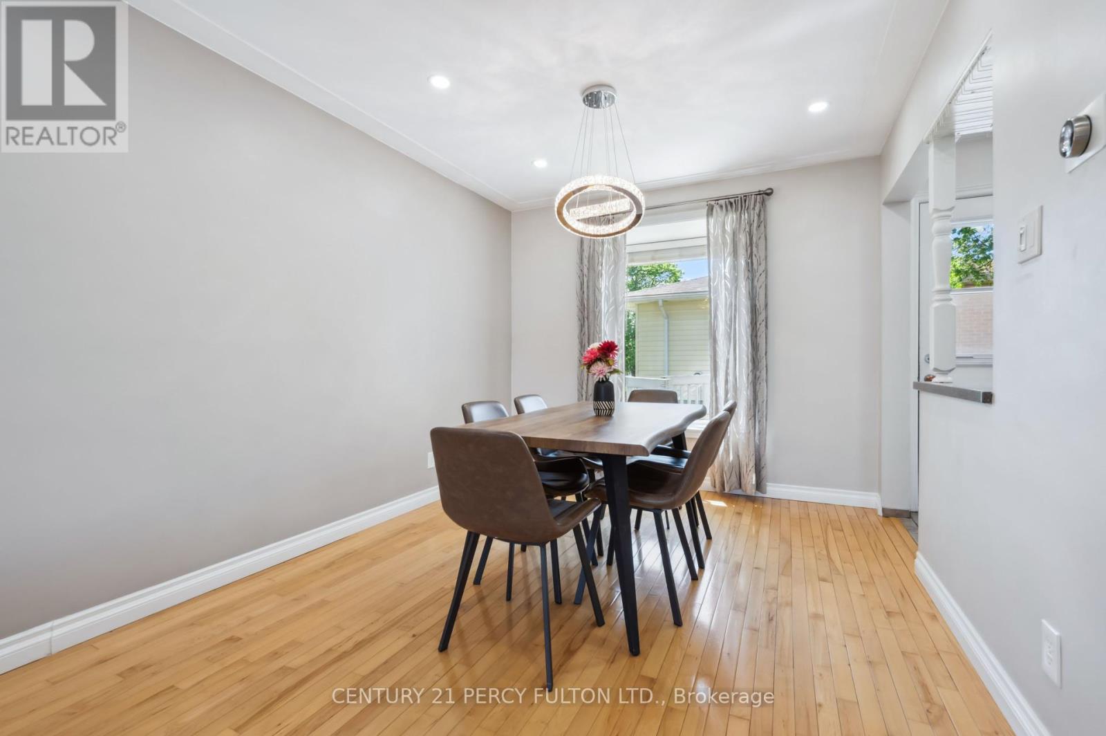 595 Northgate Avenue, Waterloo, Ontario  N2L 4R1 - Photo 8 - X12157331