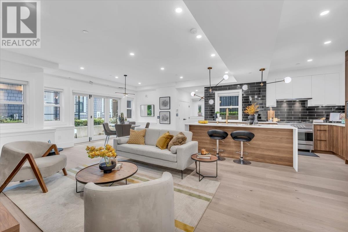 Listing Picture 2 of 28 : 3255 W KING EDWARD AVENUE, Vancouver / 溫哥華 - 魯藝地產 Yvonne Lu Group - MLS Medallion Club Member