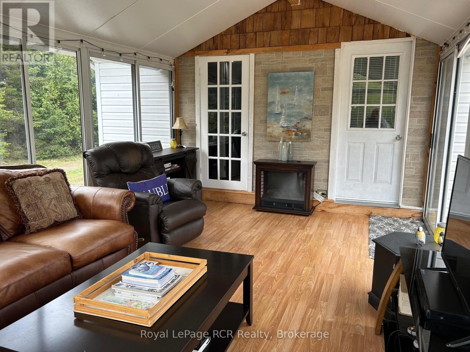 31 Sog-Je-Wa-Sa Drive, Native Leased Lands, Ontario  N0H 2G0 - Photo 12 - X12156821