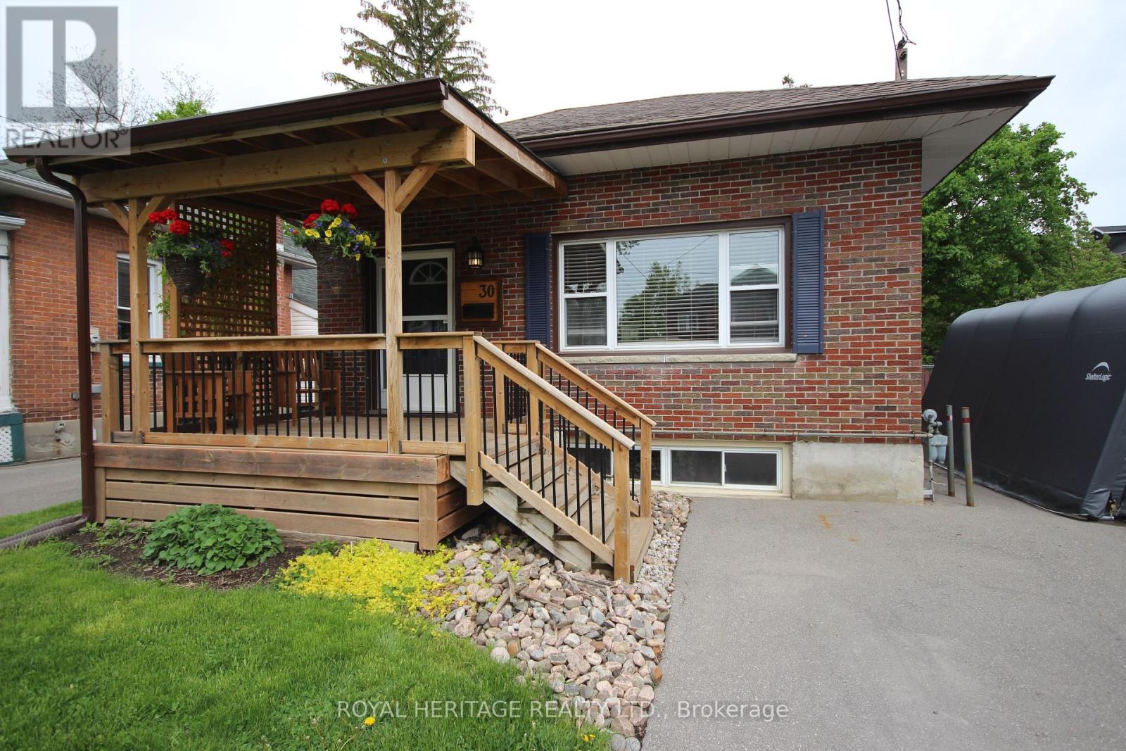 30 Melbourne Street W, Kawartha Lakes, Ontario  K9V 2S8 - Photo 3 - X12157353