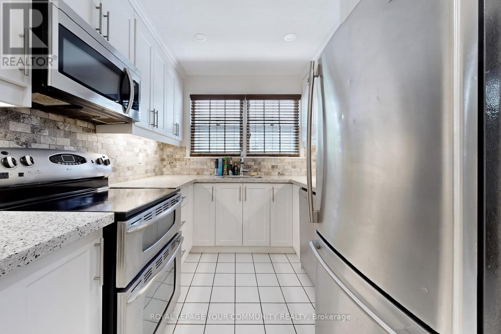 Upper - 23 Fontainbleau Drive, Toronto, Ontario  M2M 1P1 - Photo 11 - C12110125
