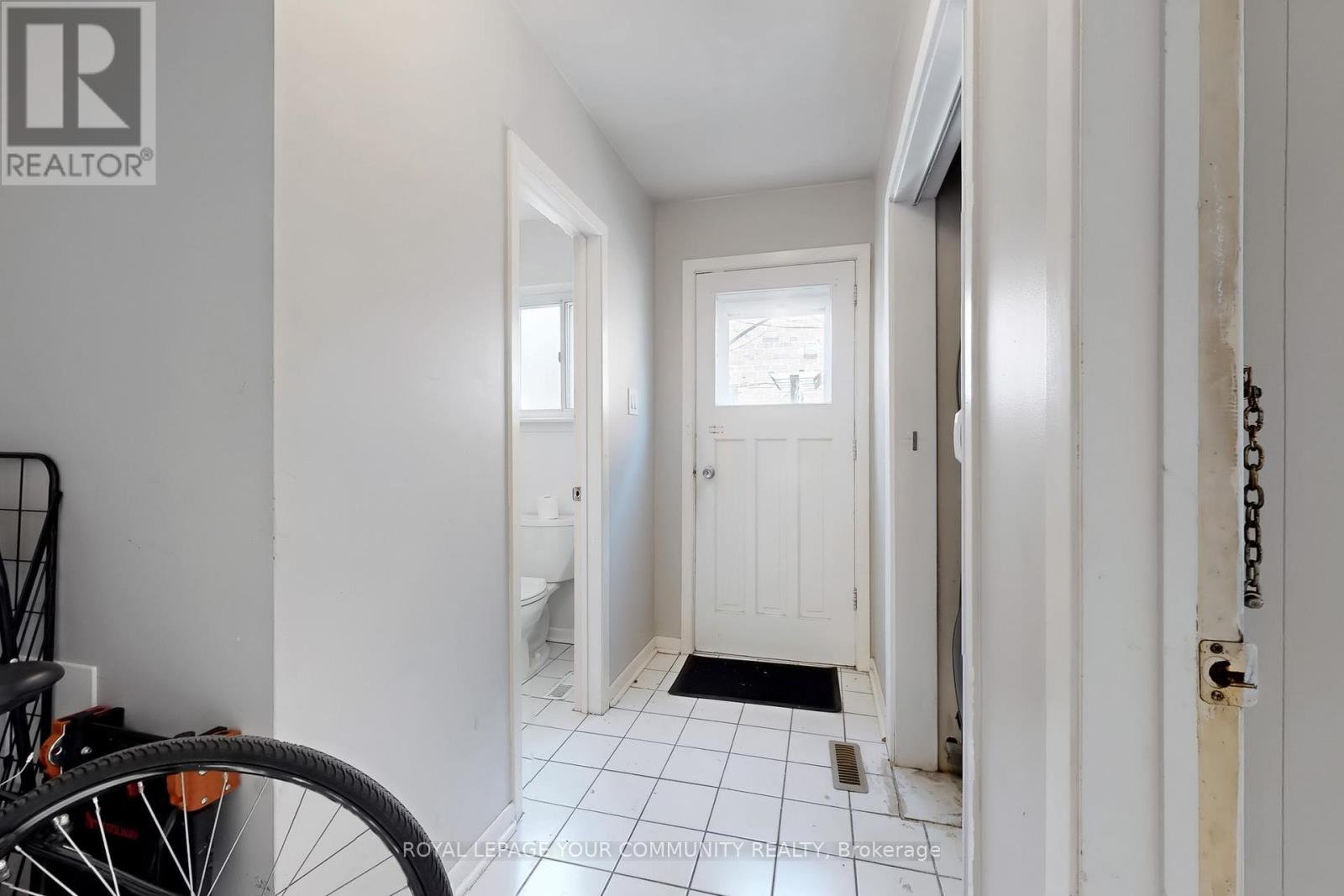 Upper - 23 Fontainbleau Drive, Toronto, Ontario  M2M 1P1 - Photo 21 - C12110125