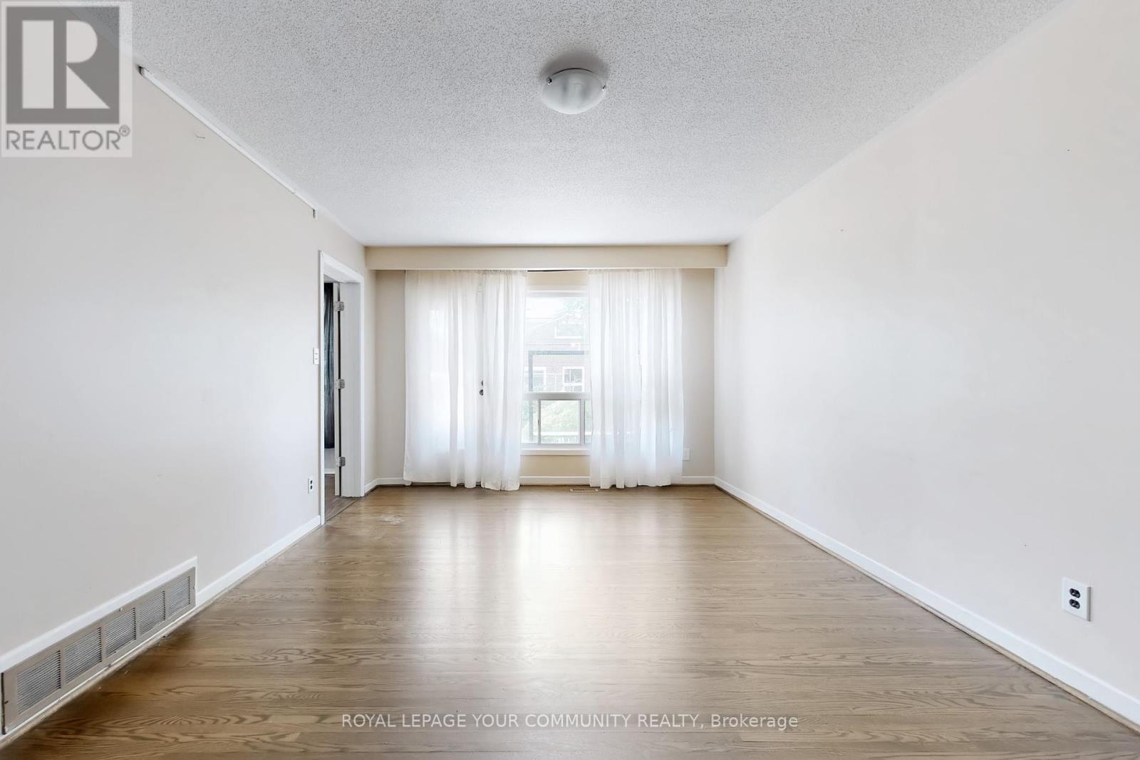 Upper - 23 Fontainbleau Drive, Toronto, Ontario  M2M 1P1 - Photo 4 - C12110125