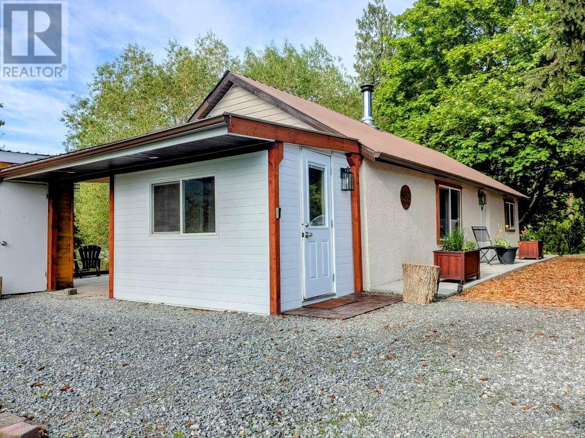 4152 51 Street, Canyon, British Columbia  V0B 1C1 - Photo 2 - 10348353