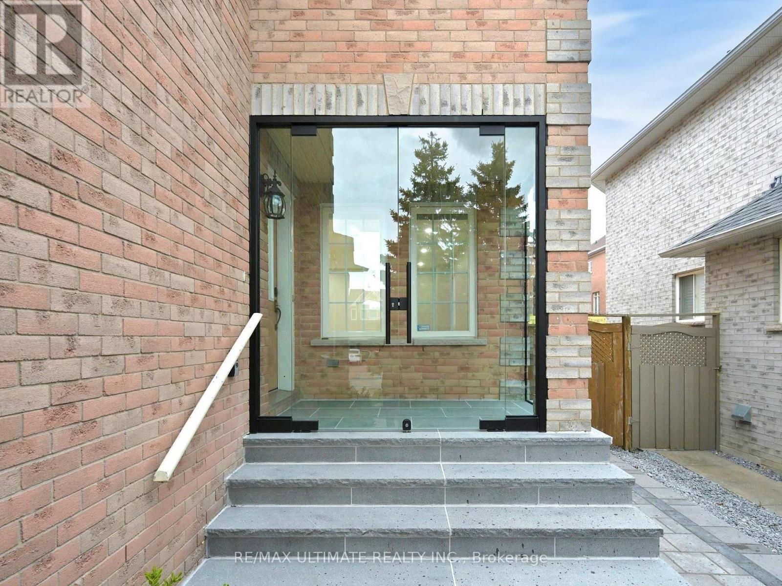 143 Halterwood Circle, Markham, Ontario  L3P 7T2 - Photo 2 - N12157342