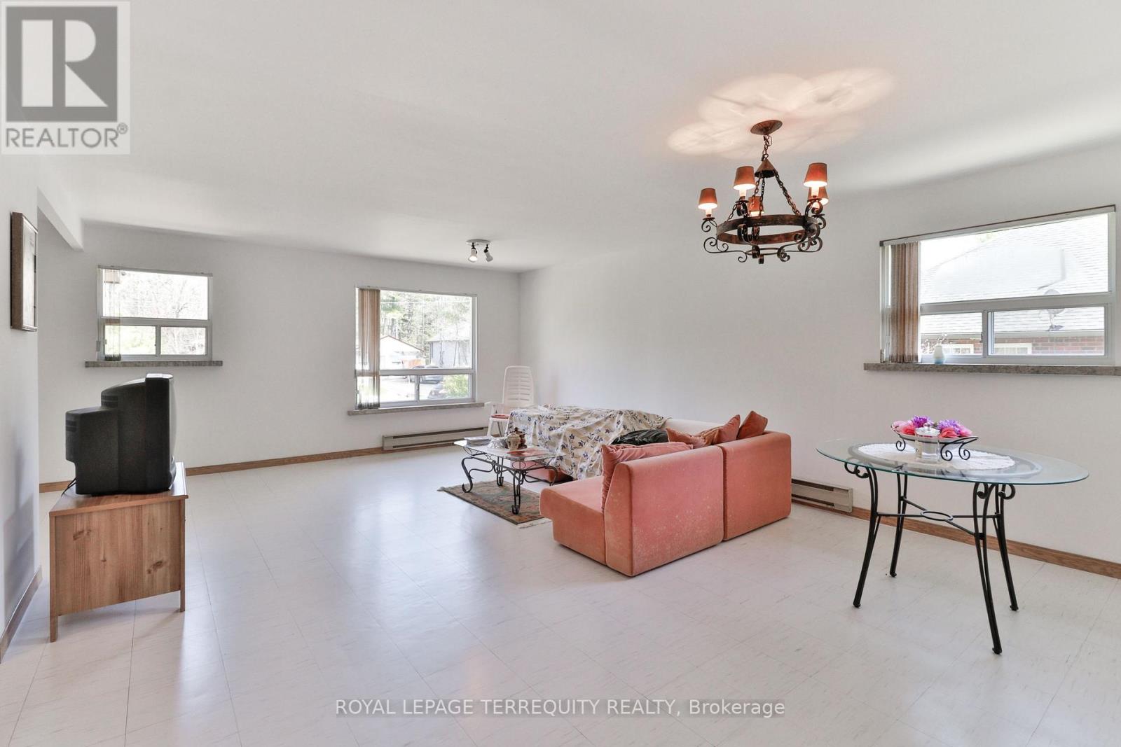 Property at 46 STOCCO CIRCLE image 4