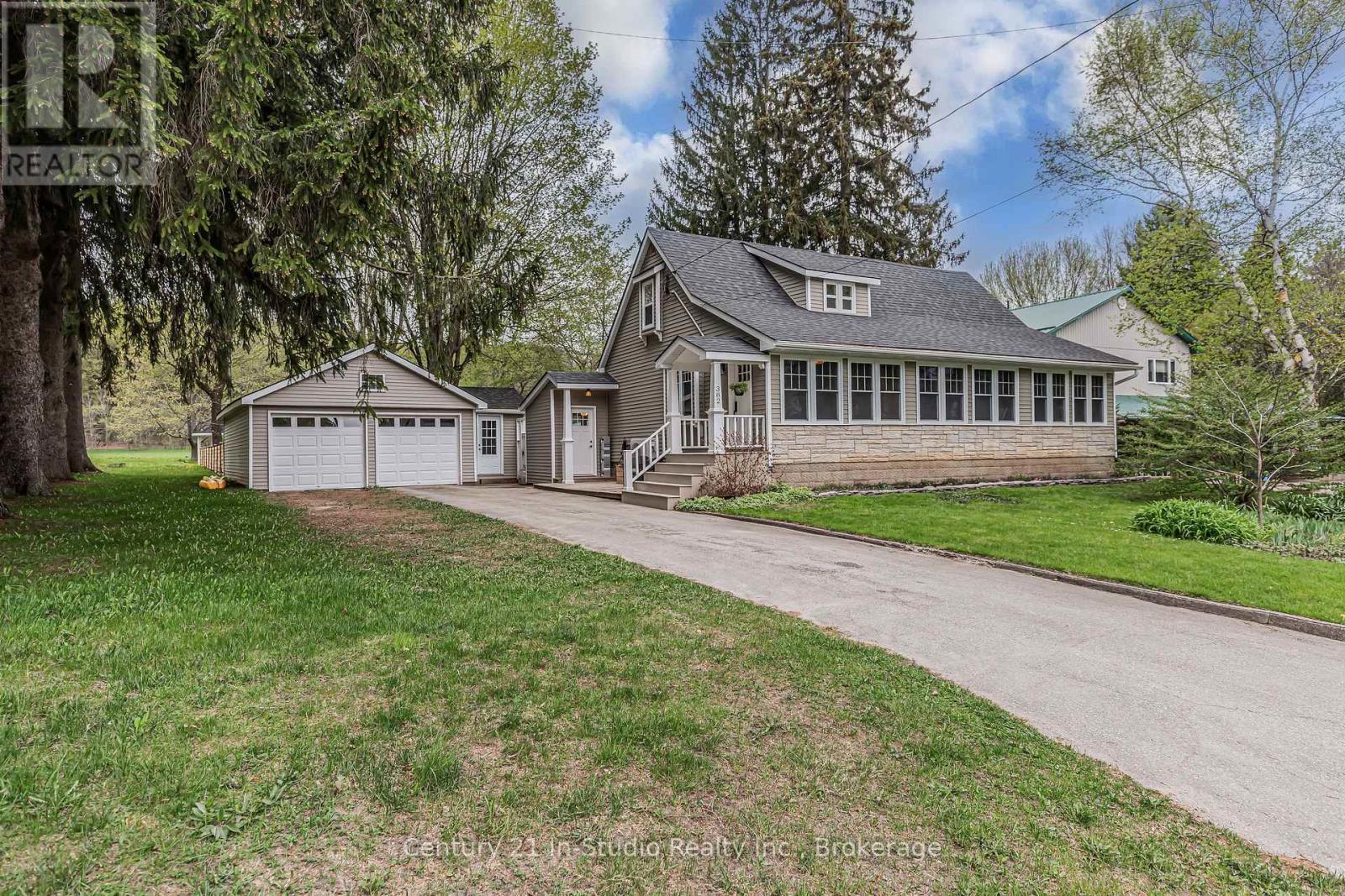 382 2nd Avenue Se, Georgian Bluffs, Ontario  N4K 5T1 - Photo 2 - X12157362