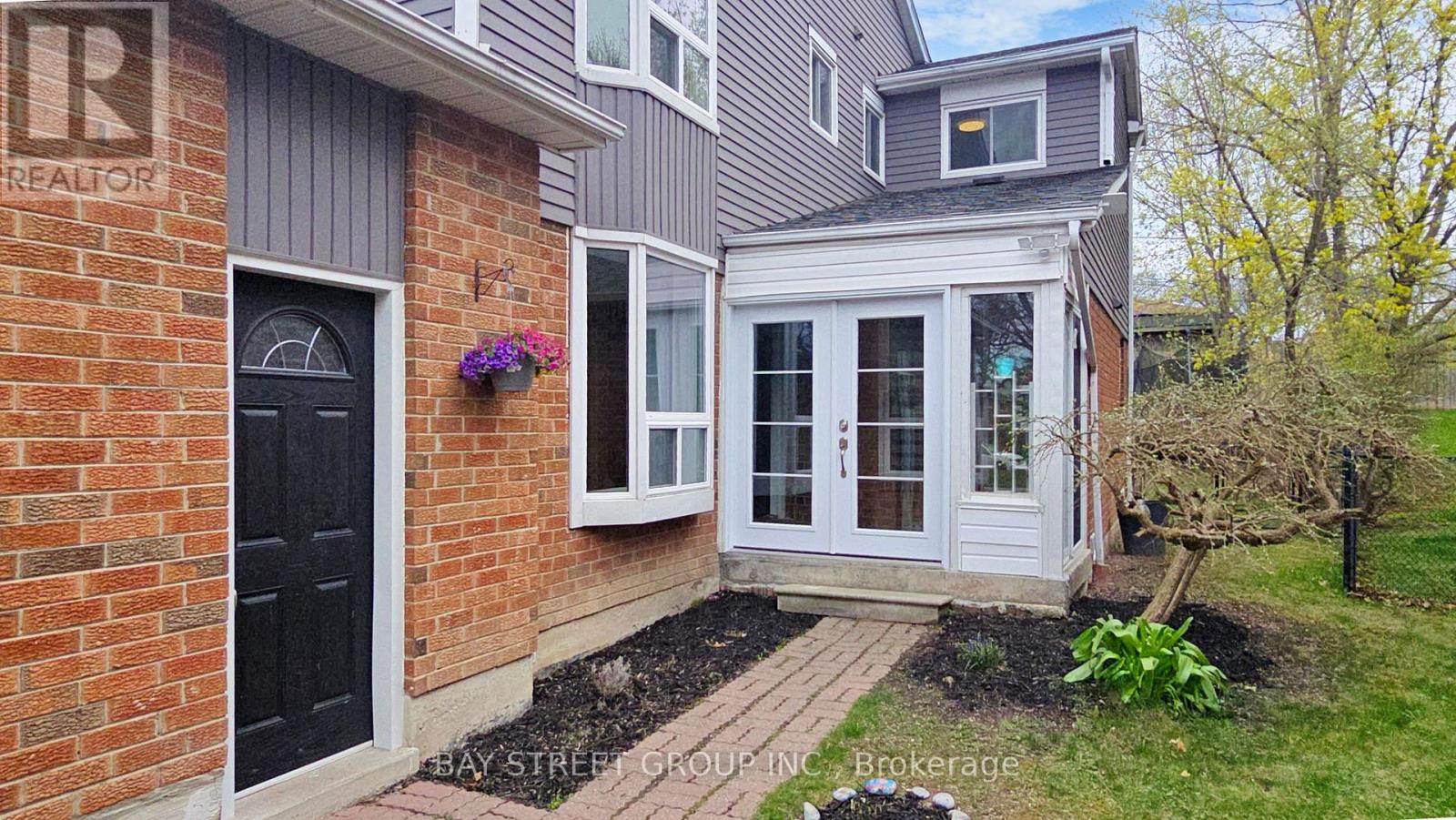 14 Barrow Court, Whitby, Ontario  L1P 1E4 - Photo 2 - E12126530