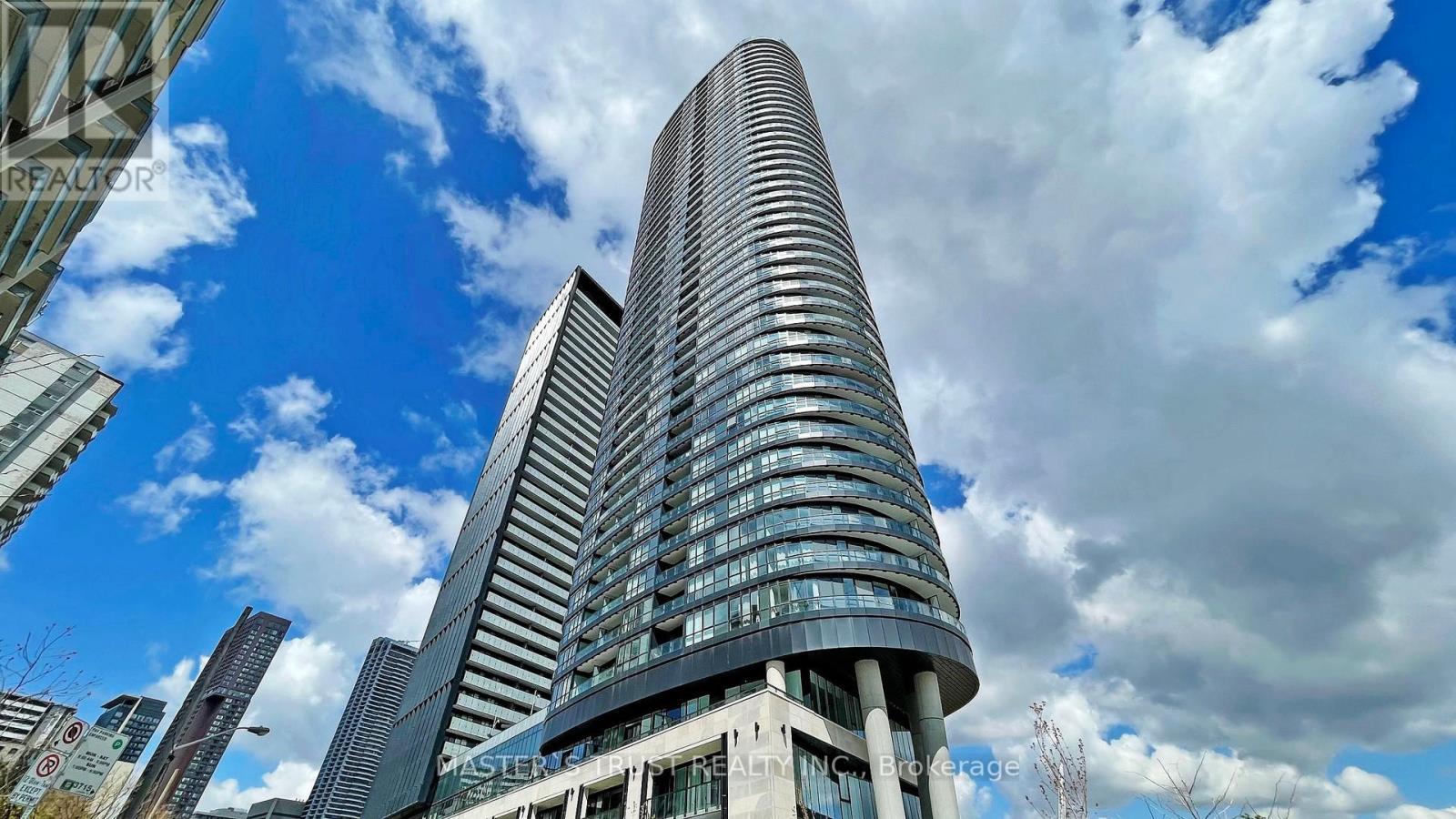 720 - 585 Bloor Street E, Toronto, Ontario  M4W 0B3 - Photo 2 - C12121697