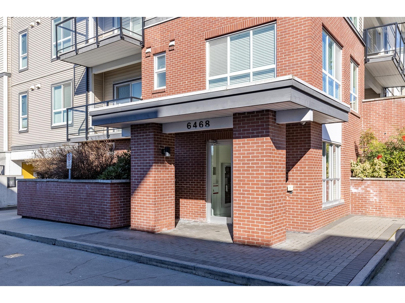 312 6468 195a Street, Surrey, British Columbia  V4N 6R6 - Photo 4 - R3003469