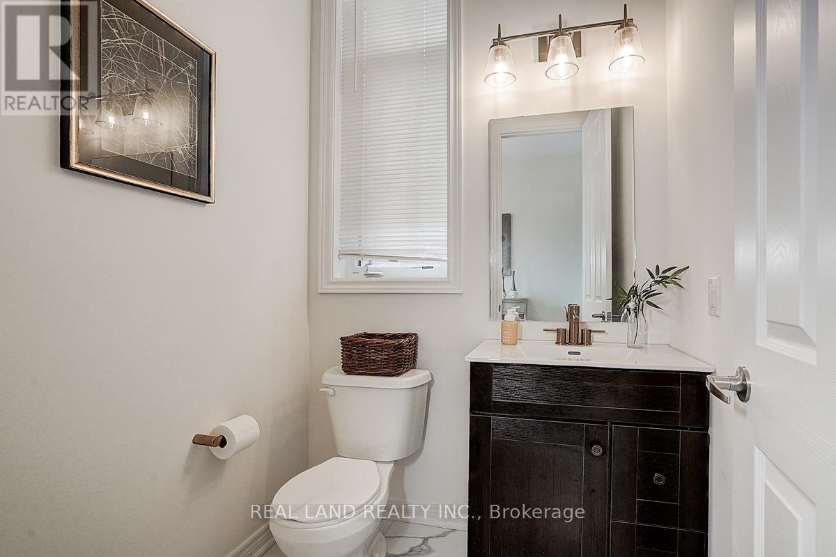 111 Auckland Drive, Whitby, Ontario  L1P 0J4 - Photo 7 - E12157314