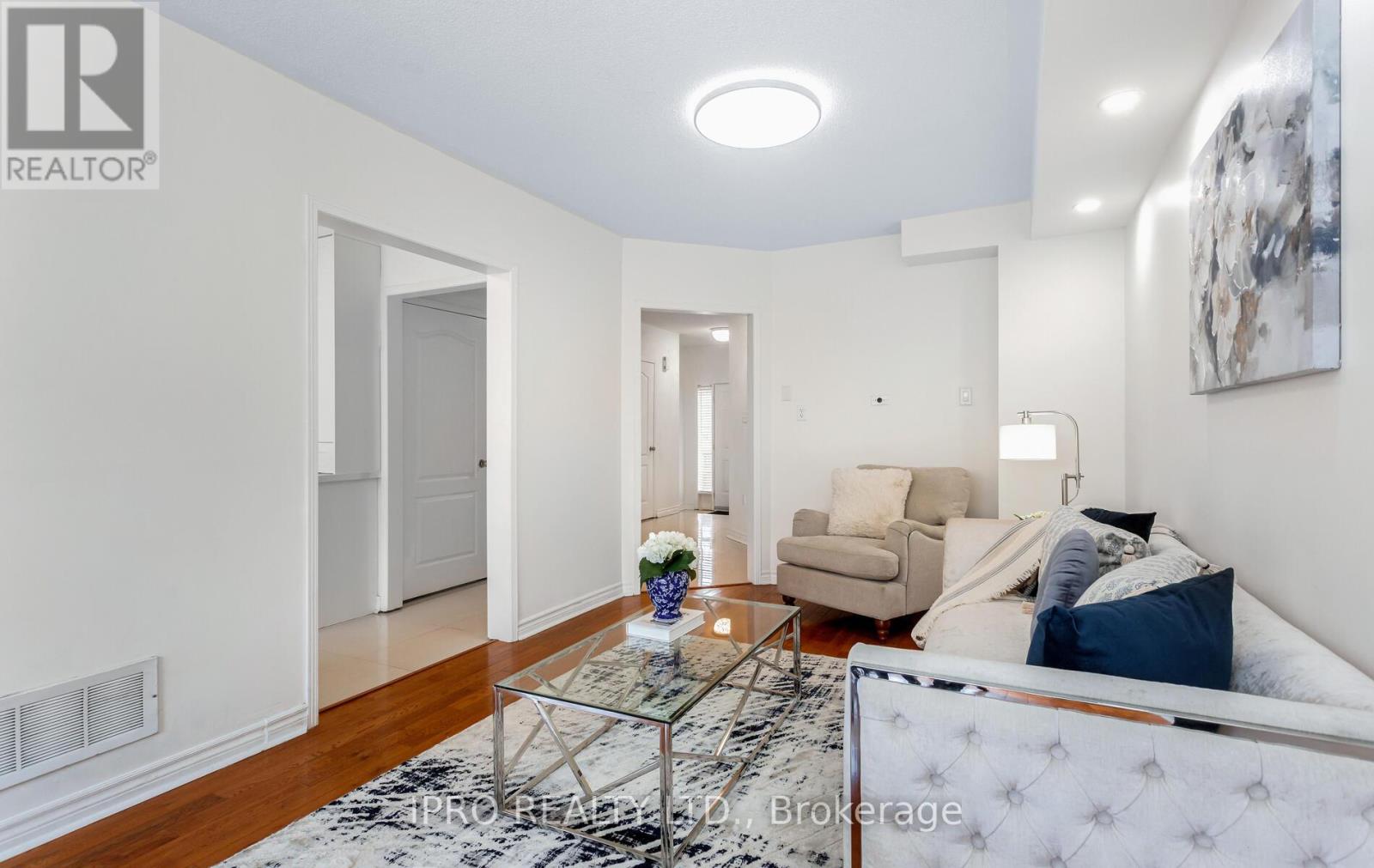 6150 Windfleet Crescent, Mississauga, Ontario  L5V 2Z6 - Photo 12 - W12156146