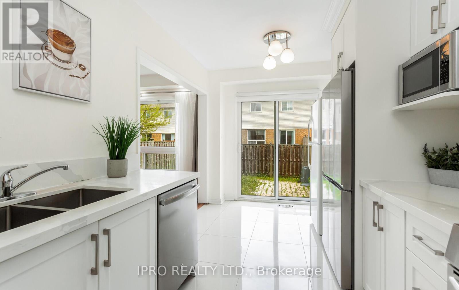 6150 Windfleet Crescent, Mississauga, Ontario  L5V 2Z6 - Photo 18 - W12156146