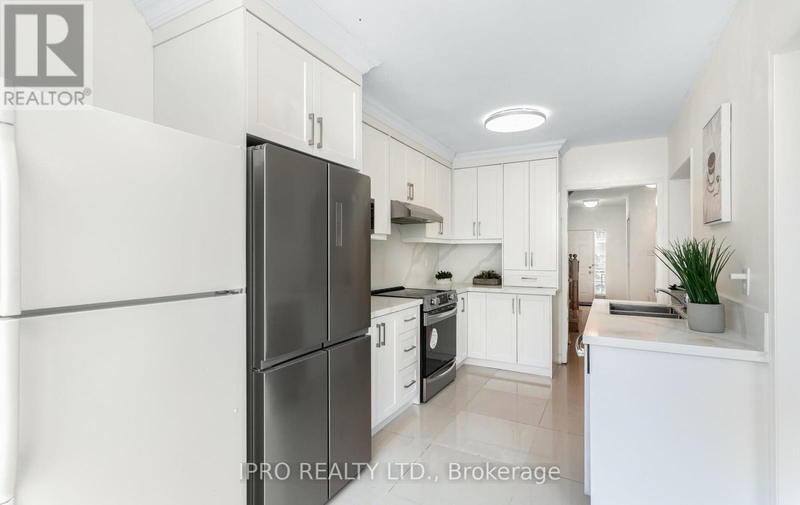 6150 Windfleet Crescent, Mississauga, Ontario  L5V 2Z6 - Photo 14 - W12156146