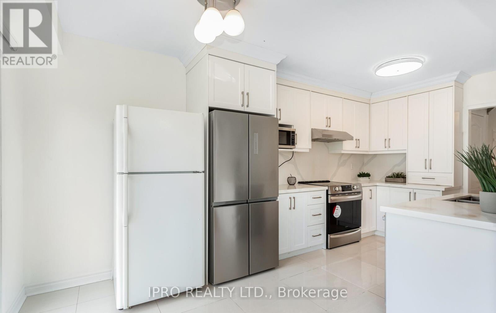 6150 Windfleet Crescent, Mississauga, Ontario  L5V 2Z6 - Photo 13 - W12156146