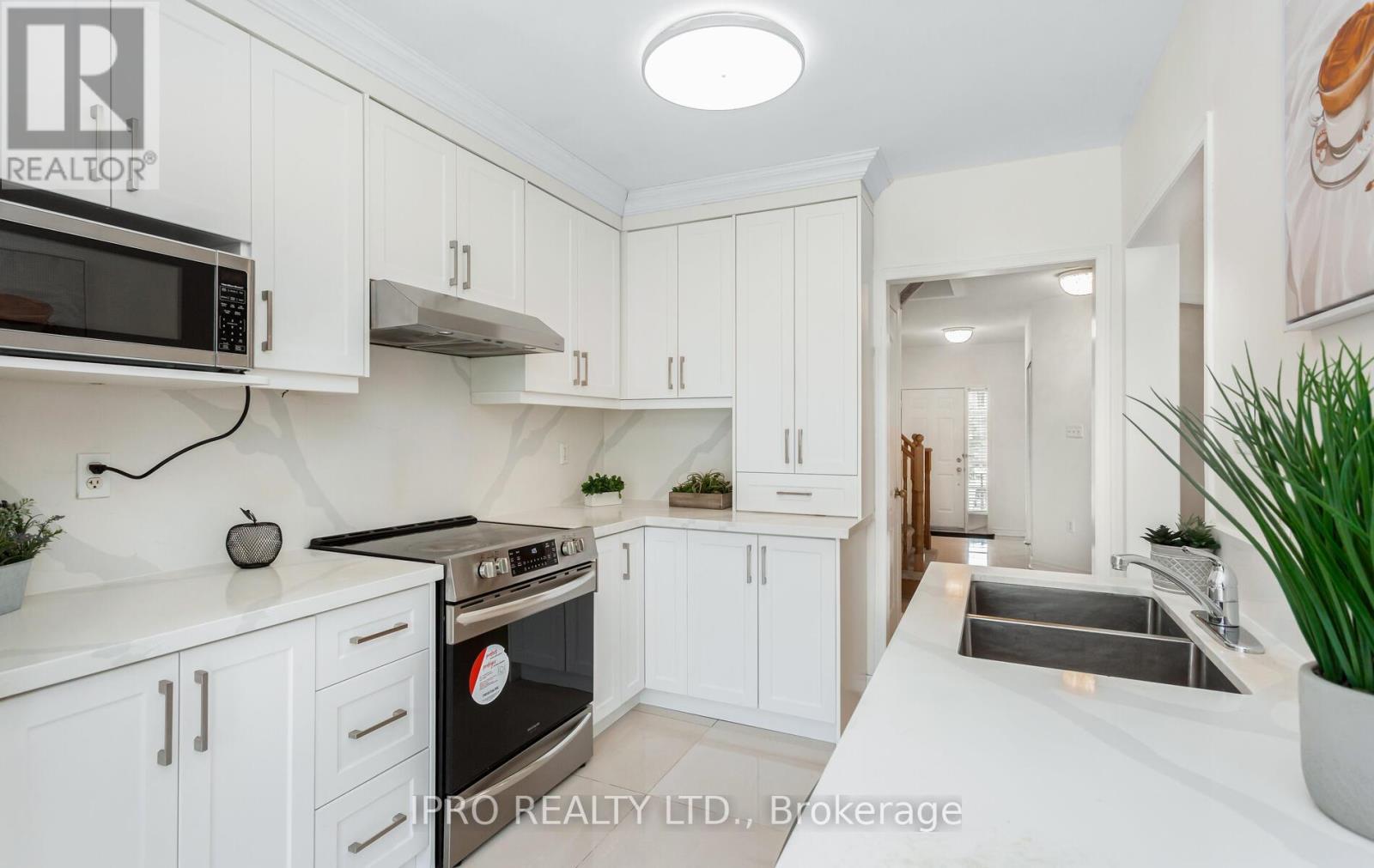 6150 Windfleet Crescent, Mississauga, Ontario  L5V 2Z6 - Photo 15 - W12156146
