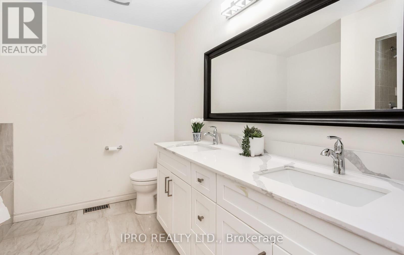6150 Windfleet Crescent, Mississauga, Ontario  L5V 2Z6 - Photo 27 - W12156146