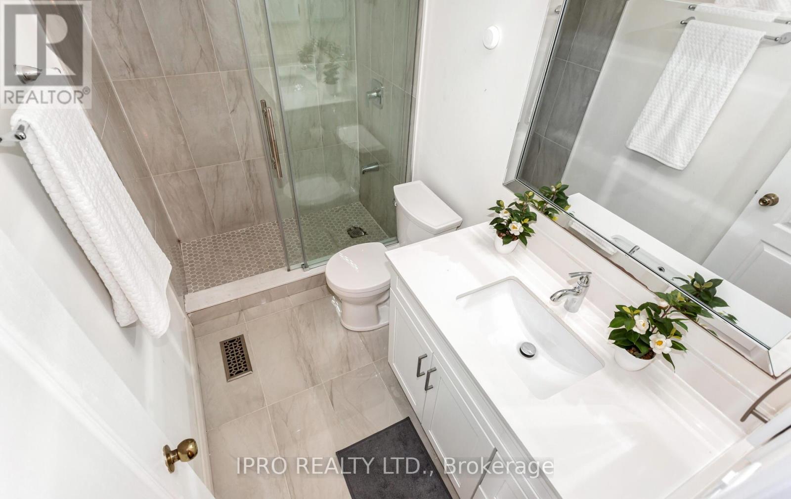 6150 Windfleet Crescent, Mississauga, Ontario  L5V 2Z6 - Photo 37 - W12156146