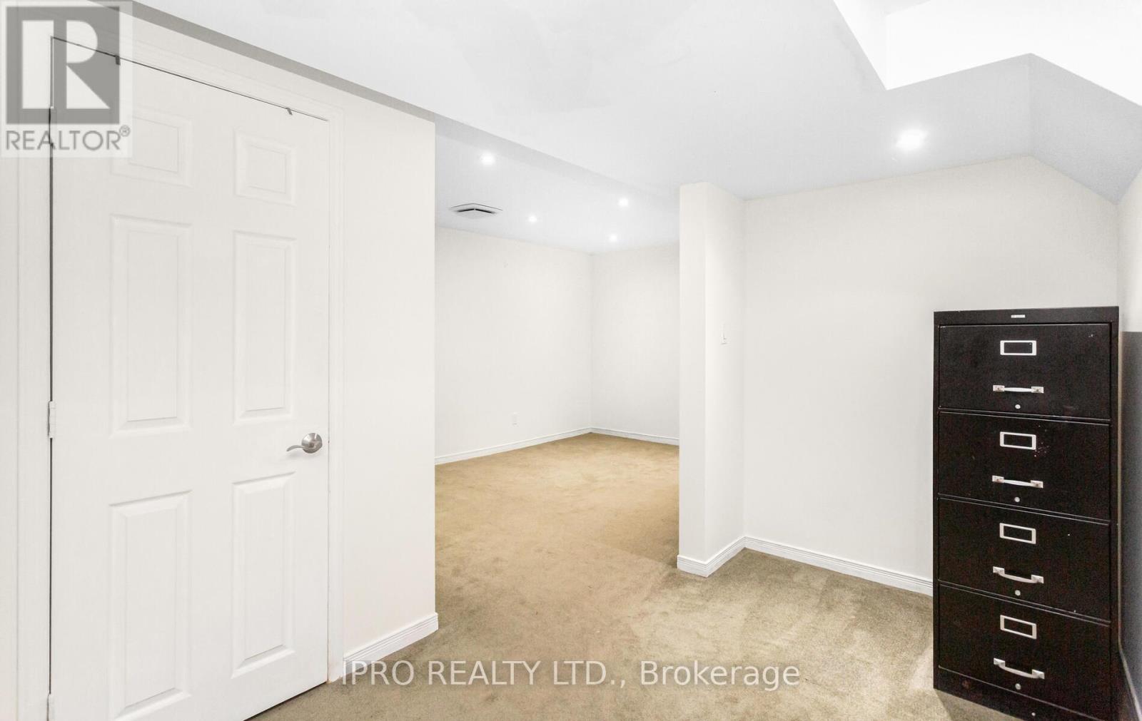 6150 Windfleet Crescent, Mississauga, Ontario  L5V 2Z6 - Photo 40 - W12156146