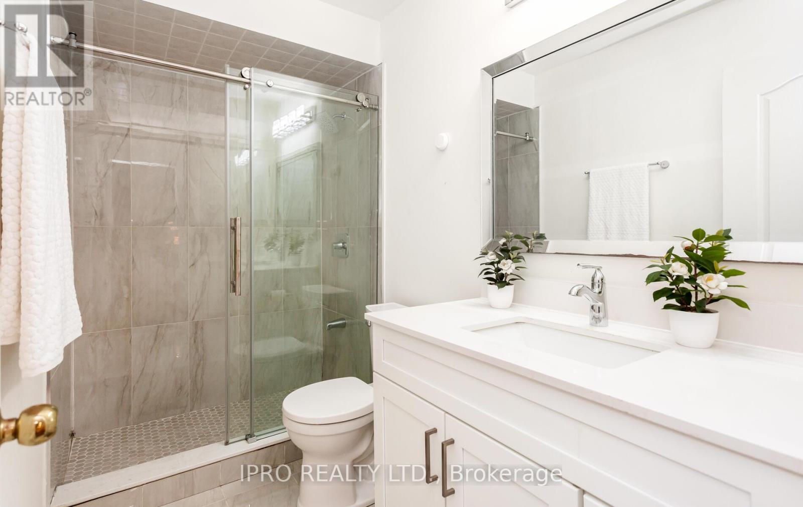 6150 Windfleet Crescent, Mississauga, Ontario  L5V 2Z6 - Photo 36 - W12156146