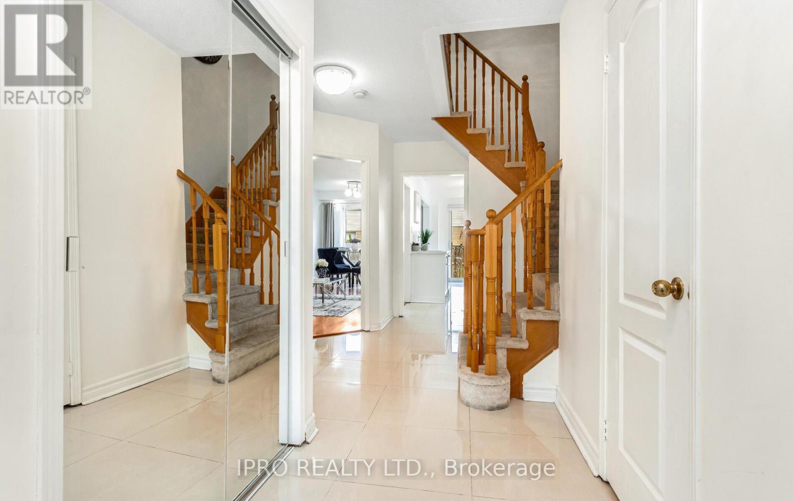 6150 Windfleet Crescent, Mississauga, Ontario  L5V 2Z6 - Photo 5 - W12156146