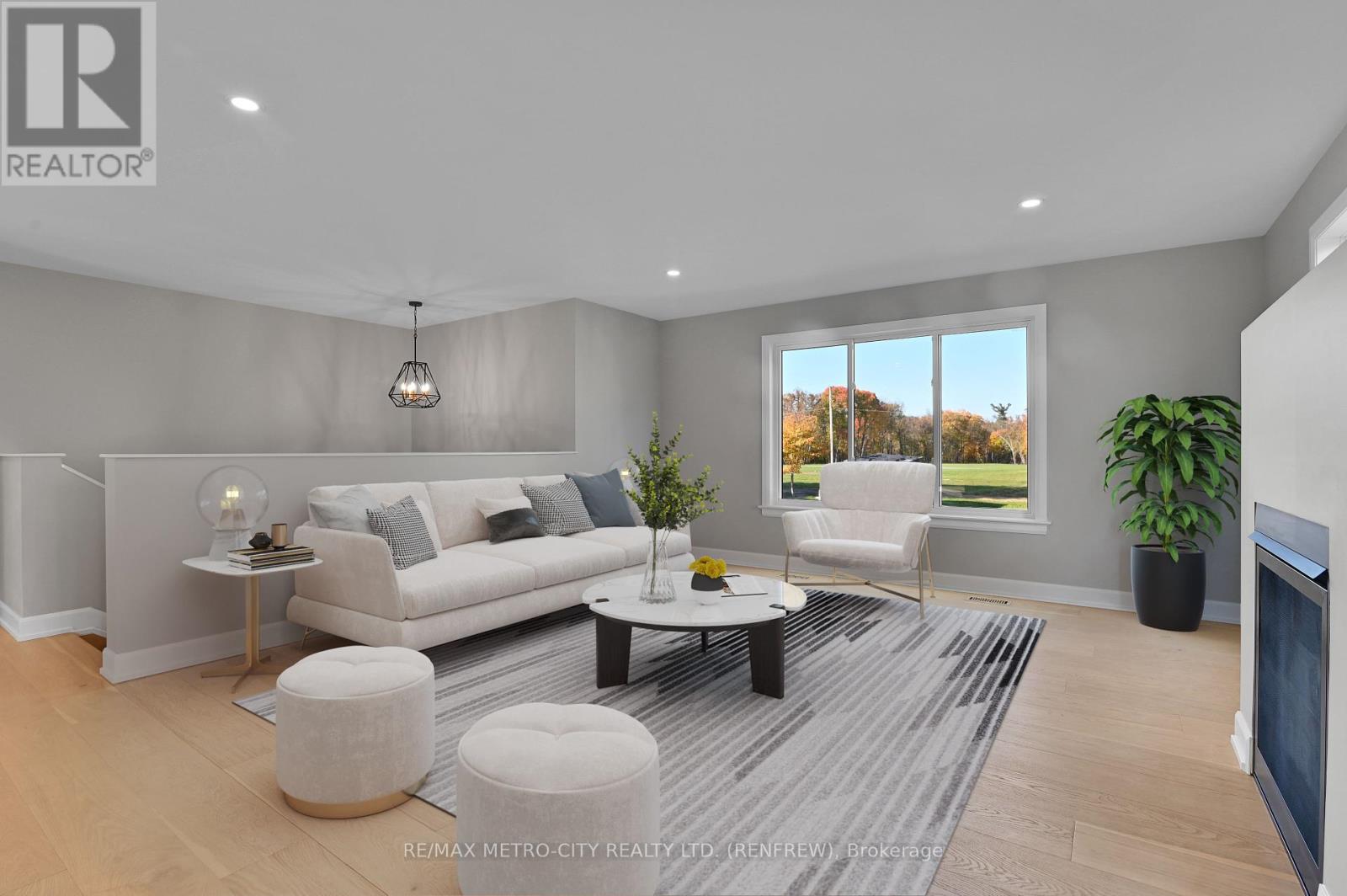 293 Usborne Street, Mcnab/braeside, Ontario  K7V 3Z8 - Photo 5 - X12157373