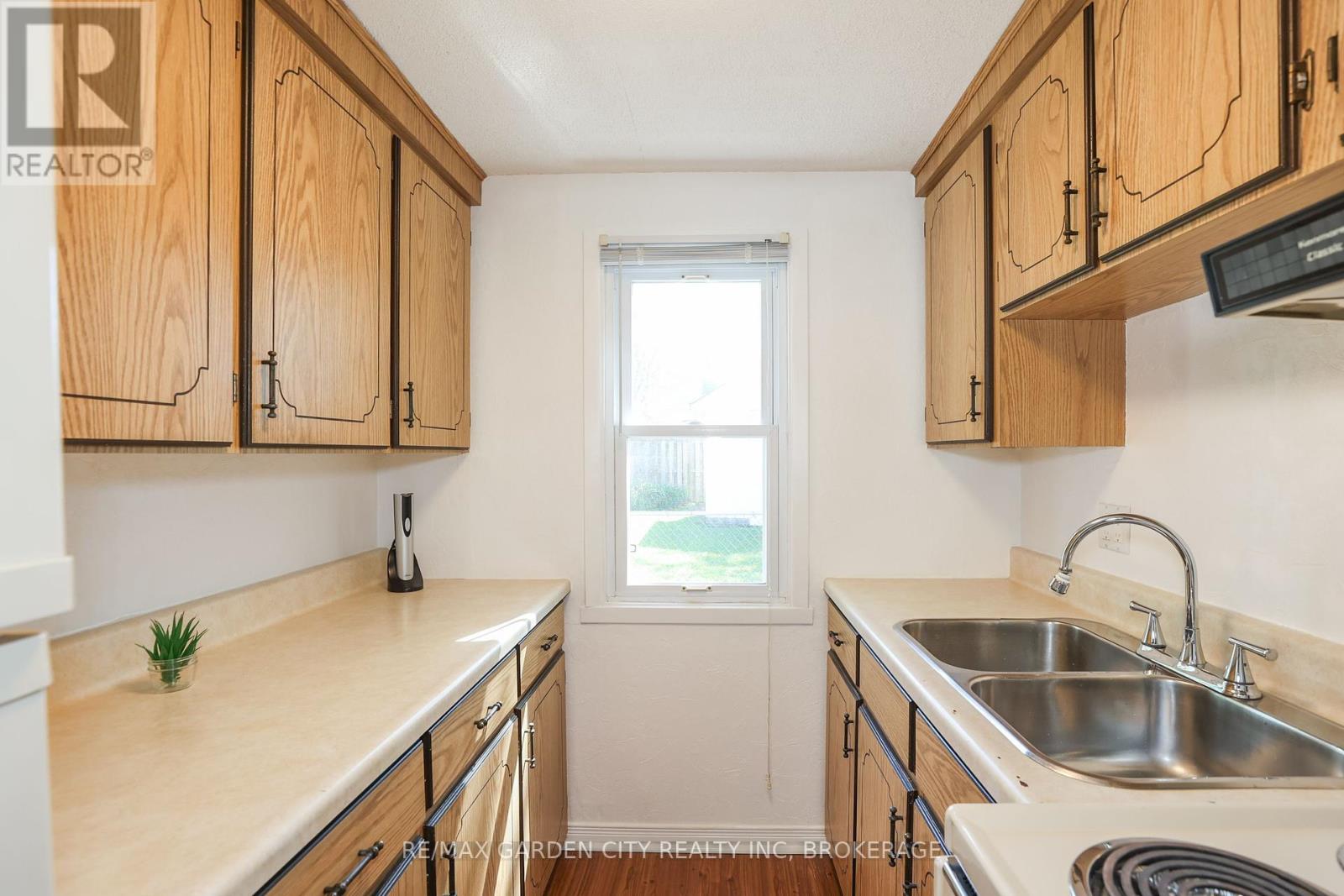 144 Mcalpine Avenue S, Welland, Ontario  L3B 1T6 - Photo 12 - X12157412