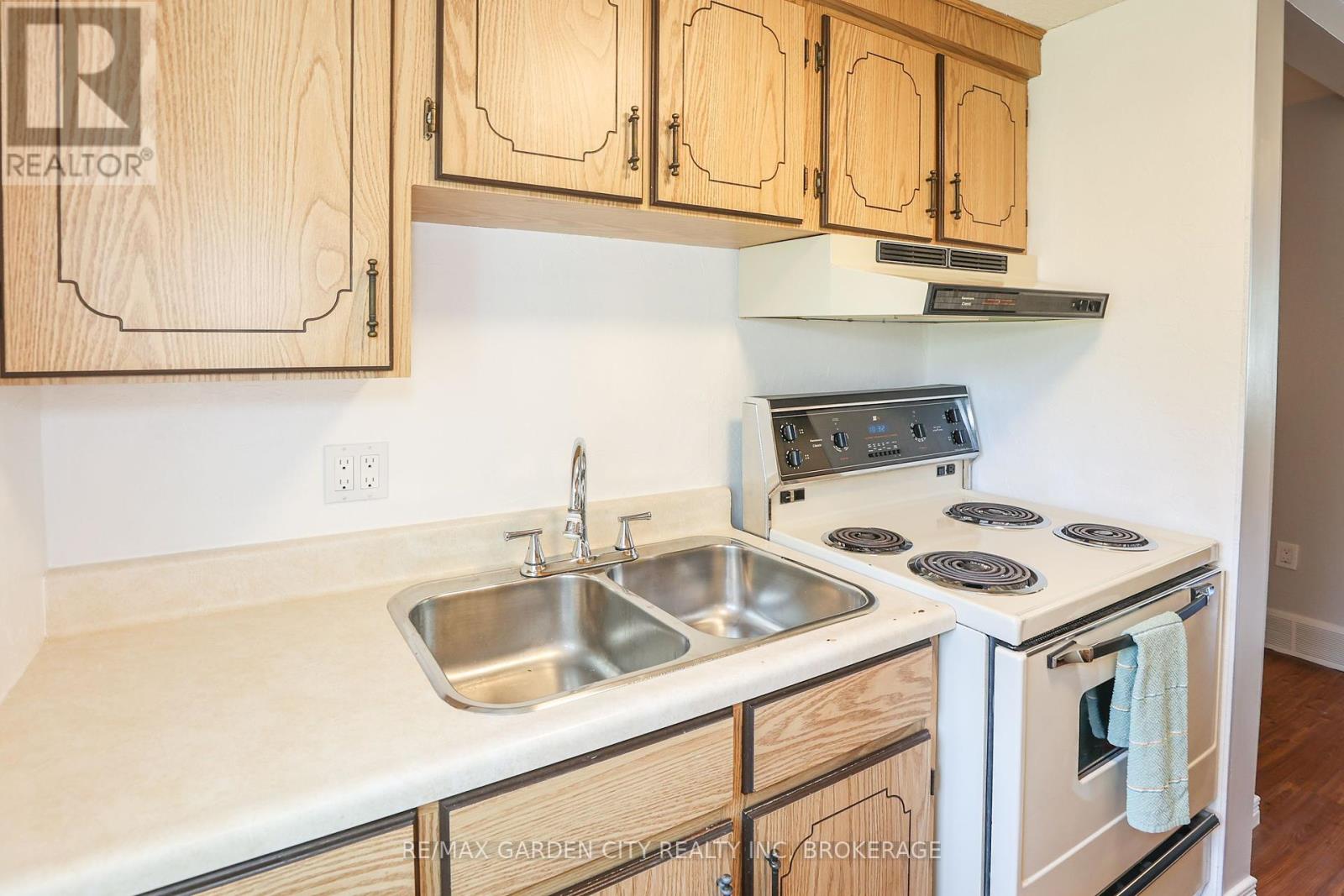 144 Mcalpine Avenue S, Welland, Ontario  L3B 1T6 - Photo 14 - X12157412