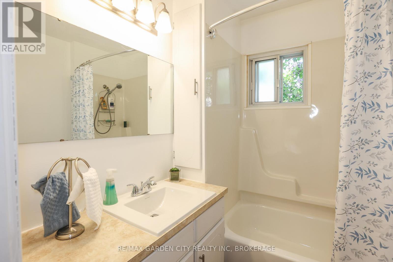 144 Mcalpine Avenue S, Welland, Ontario  L3B 1T6 - Photo 15 - X12157412