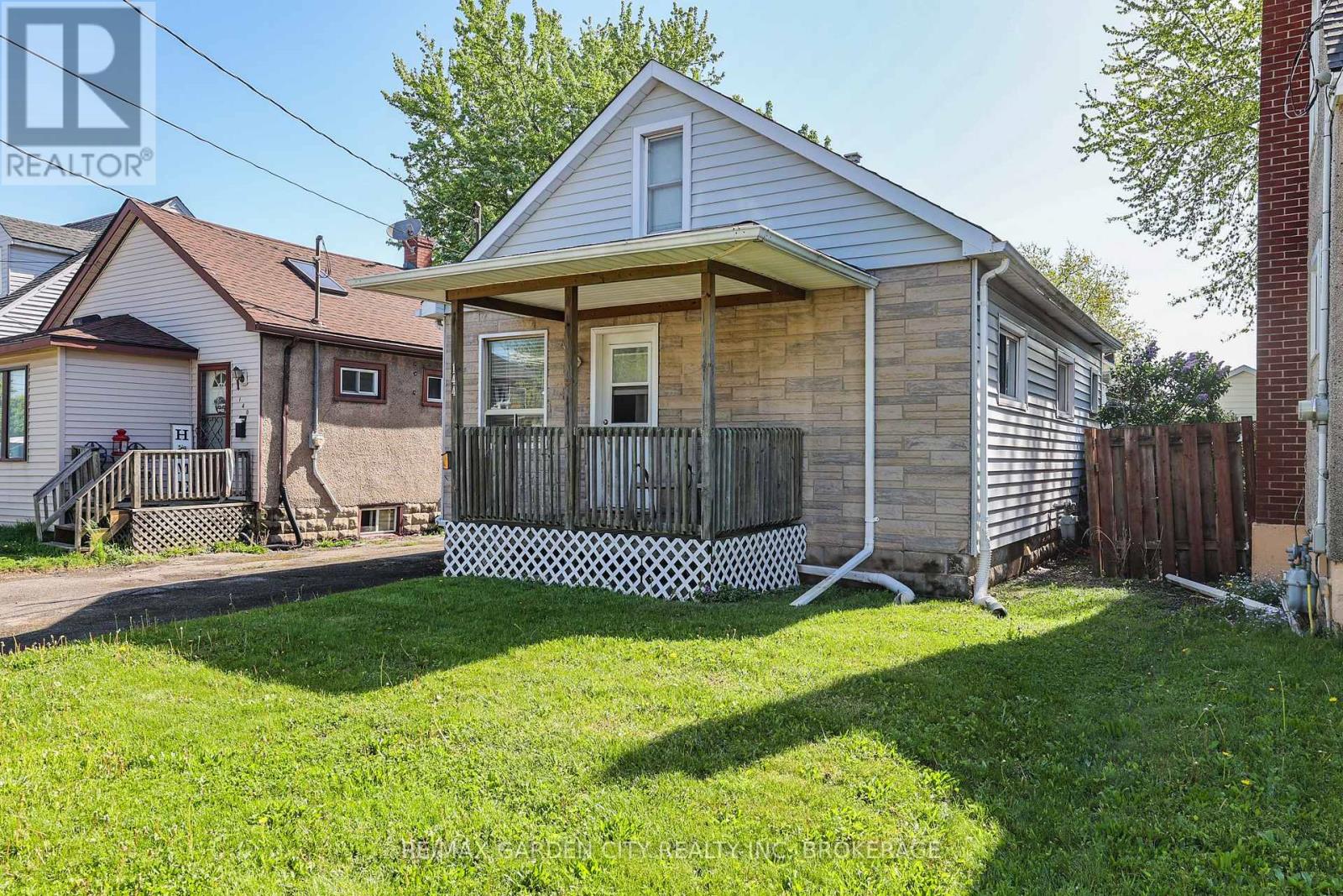 144 Mcalpine Avenue S, Welland, Ontario  L3B 1T6 - Photo 3 - X12157412