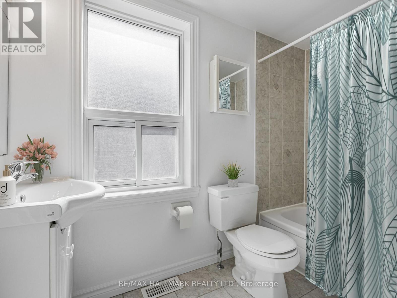 8 Redwood Avenue, Toronto, Ontario  M4L 2S6 - Photo 8 - E12142272