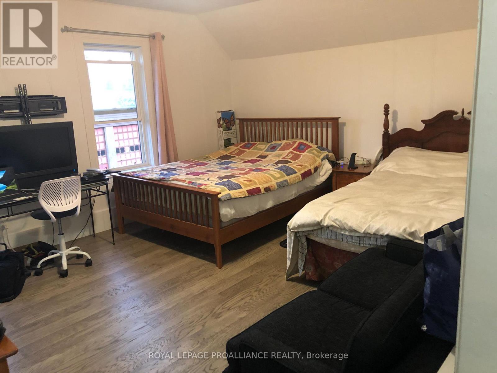 A & B - 24 Flindall Street, Quinte West, Ontario  K8V 3E3 - Photo 13 - X12147470