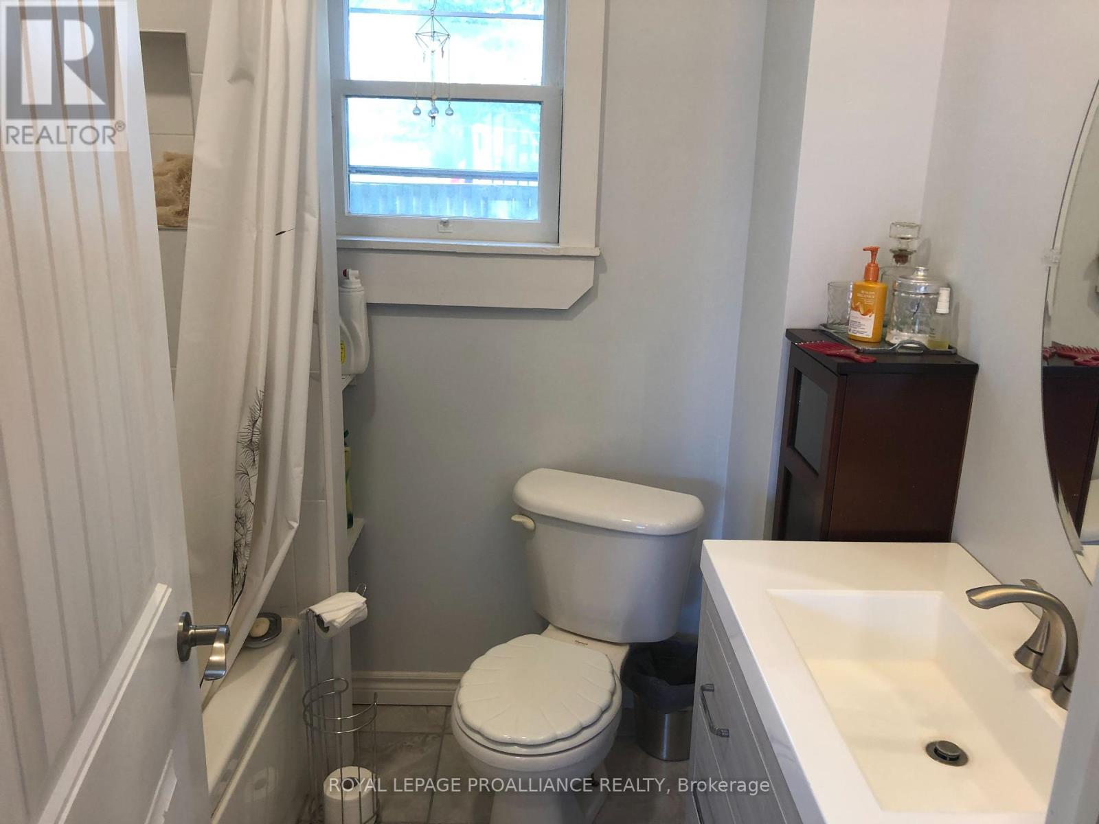 A & B - 24 Flindall Street, Quinte West, Ontario  K8V 3E3 - Photo 5 - X12147470