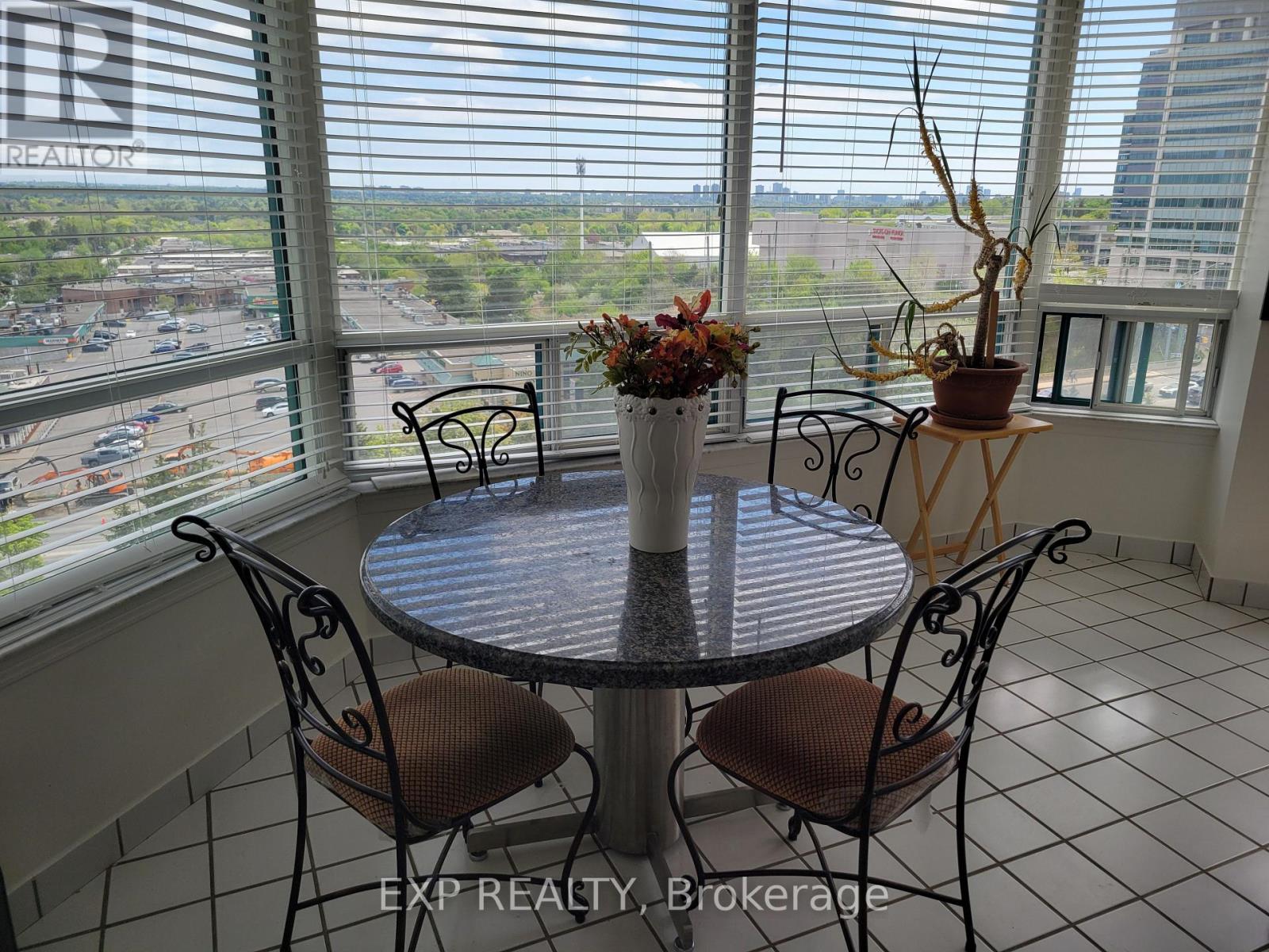 1005 - 7250 Yonge Street, Vaughan, Ontario  L4J 7X1 - Photo 7 - N12157411