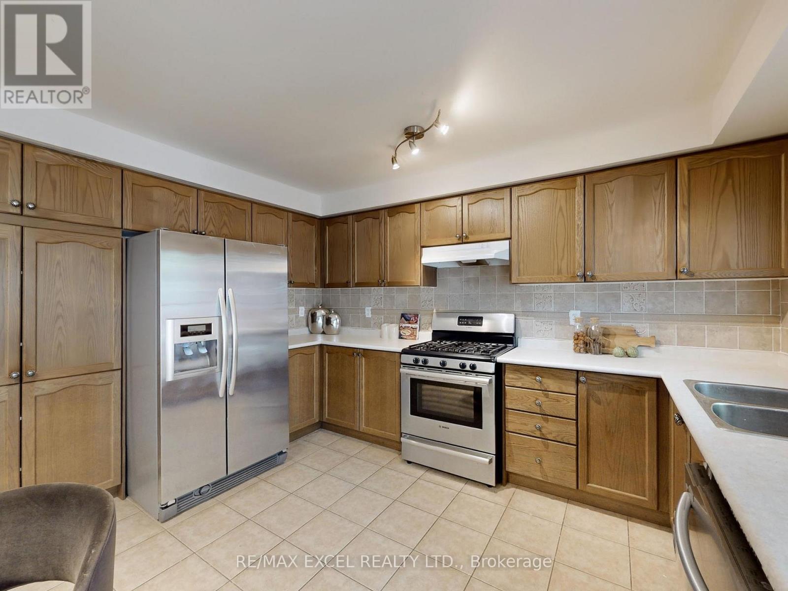 67 Duffin Drive, Whitchurch-Stouffville, Ontario  L4A 0R6 - Photo 12 - N12157416