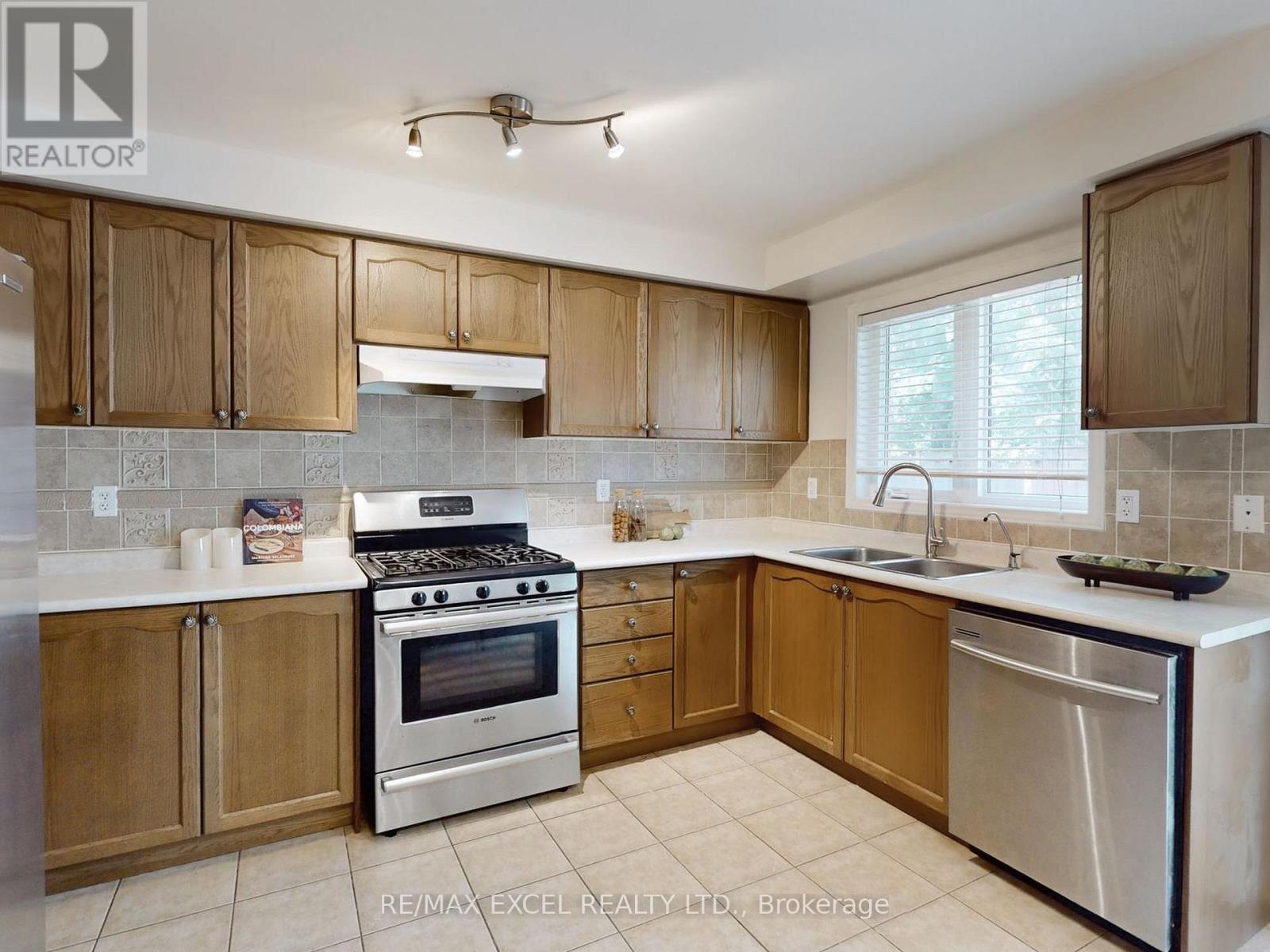 67 Duffin Drive, Whitchurch-Stouffville, Ontario  L4A 0R6 - Photo 13 - N12157416