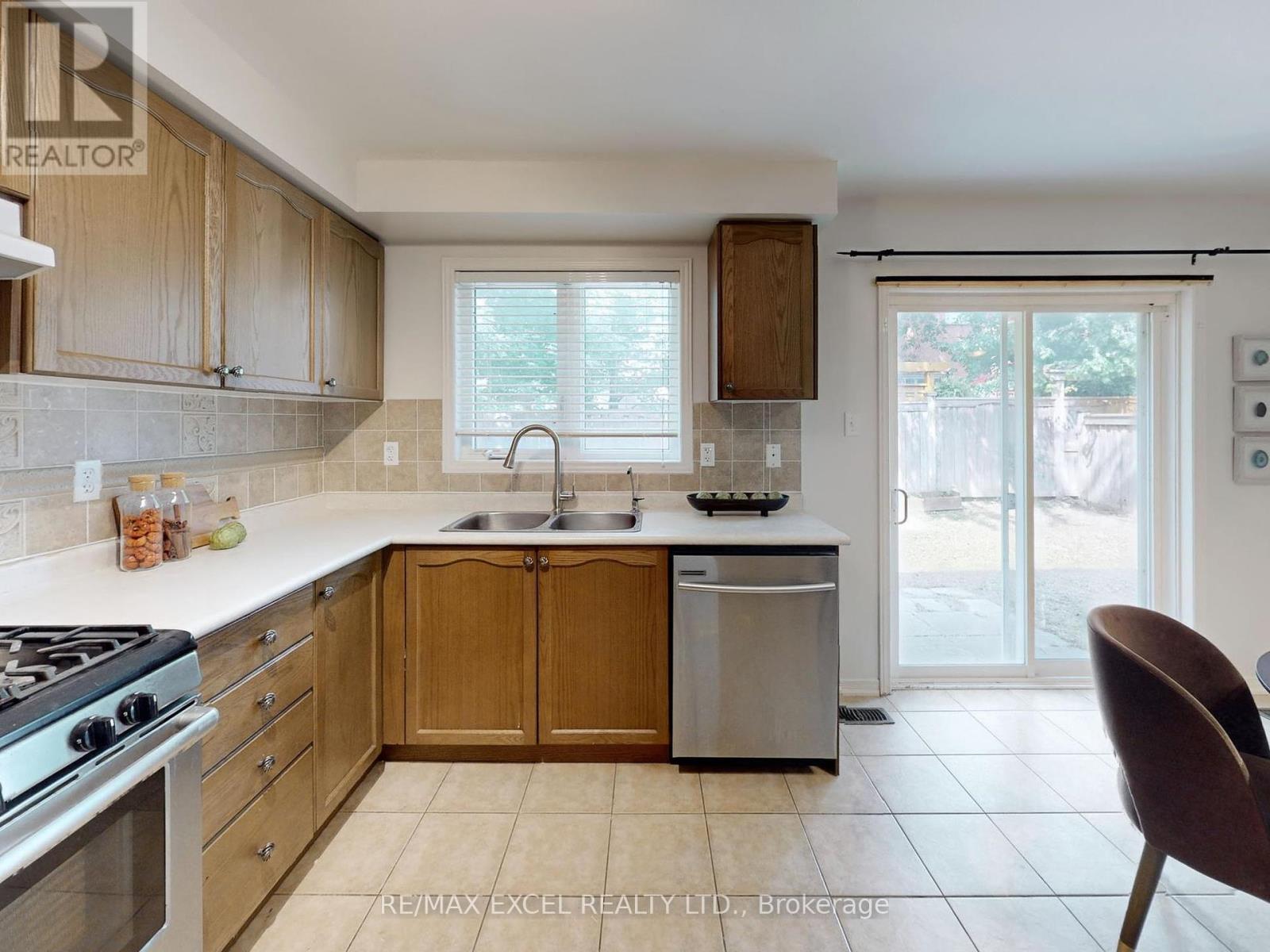 67 Duffin Drive, Whitchurch-Stouffville, Ontario  L4A 0R6 - Photo 14 - N12157416