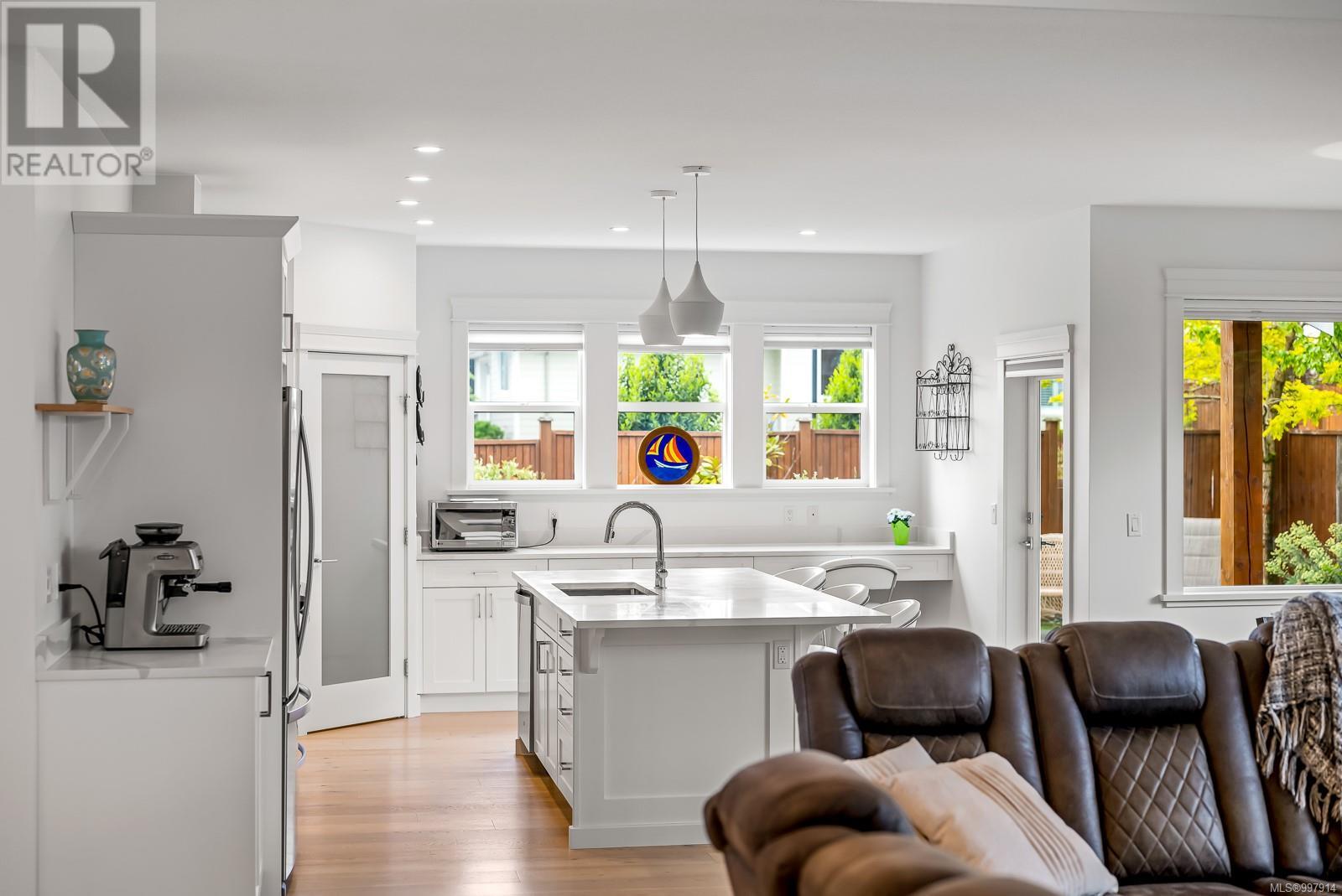 Property at 3408 Harbourview Blvd image 1