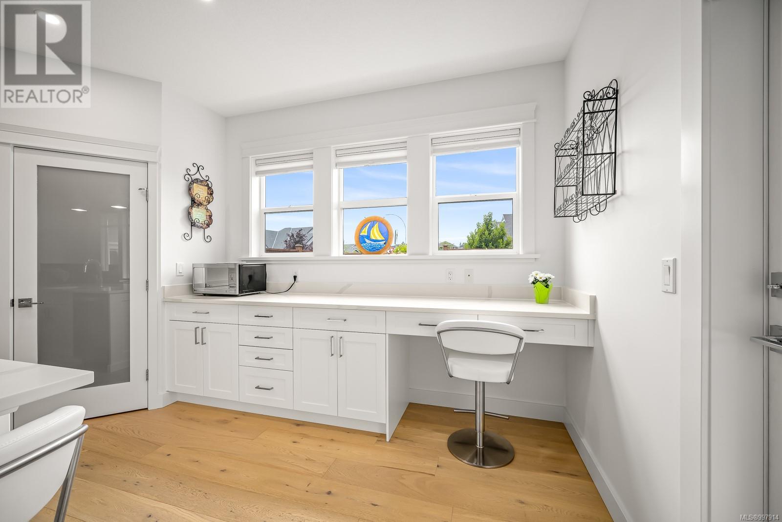 Property at 3408 Harbourview Blvd image 4