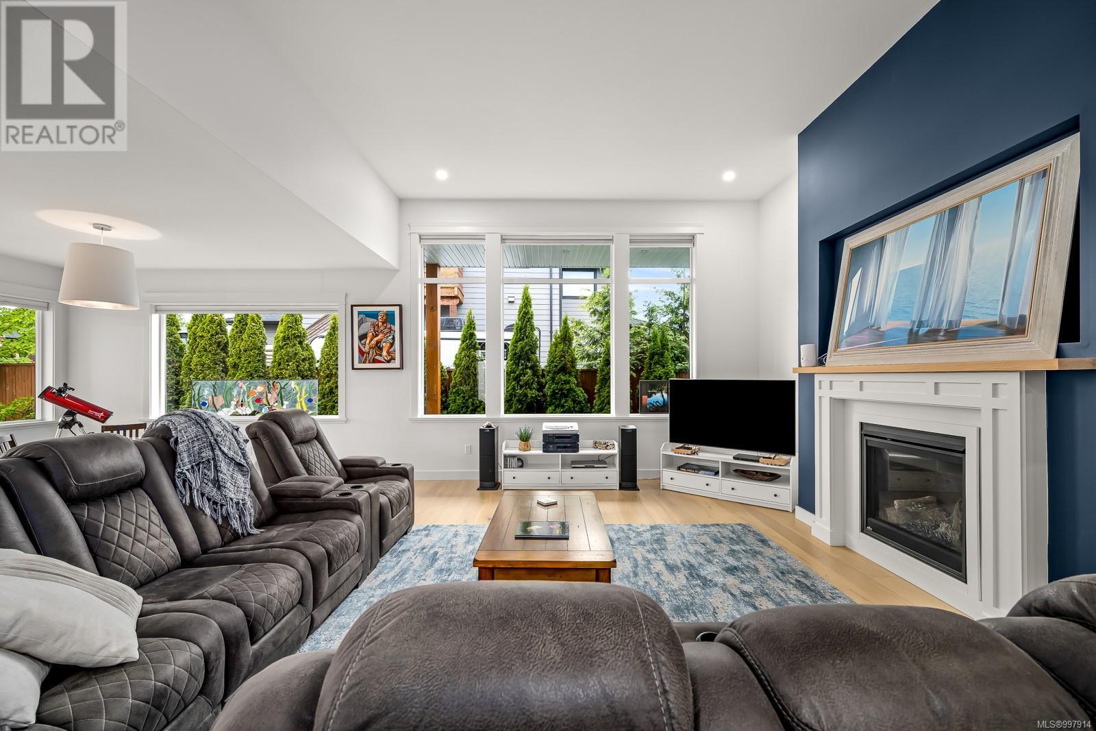 Property at 3408 Harbourview Blvd image 5