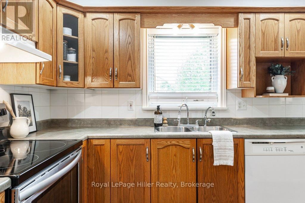 176 Franklin Drive, Stratford, Ontario  N5A 7N6 - Photo 7 - X12147760